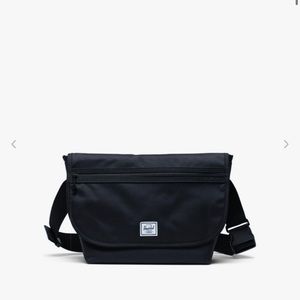 Grade Messenger | Mid-Volume Crossbody Bag